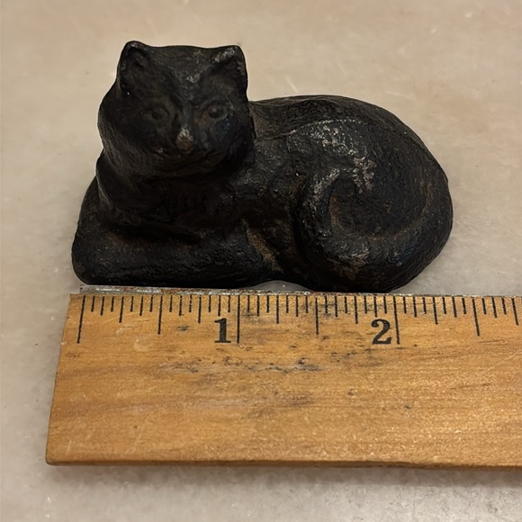 Cast iron cat paperweight - Picture 4 of 5